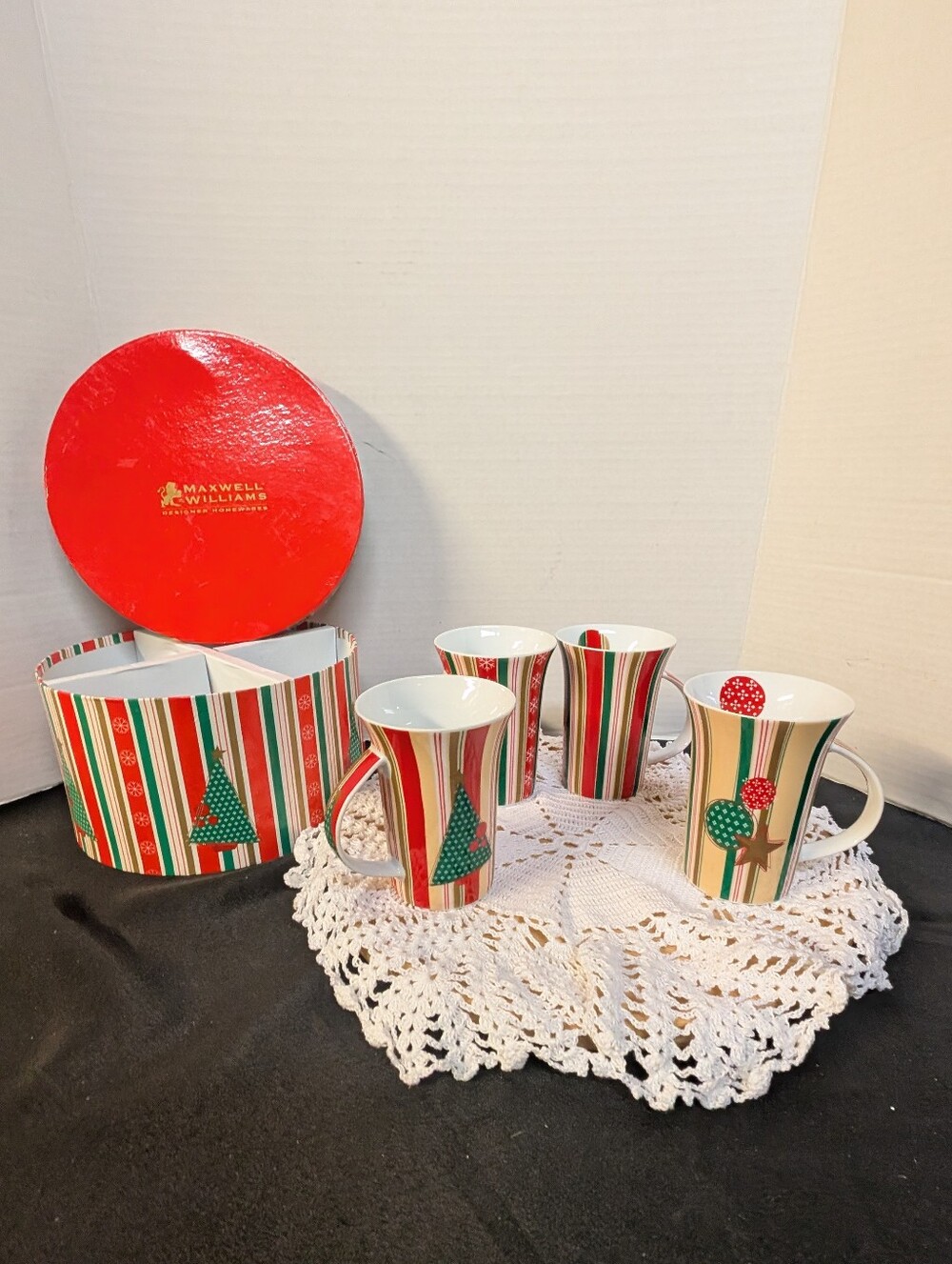 Maxwell & Williams 4 Christmas Striped Mugs Red Green 8oz Porcelain Cups w/ Box
